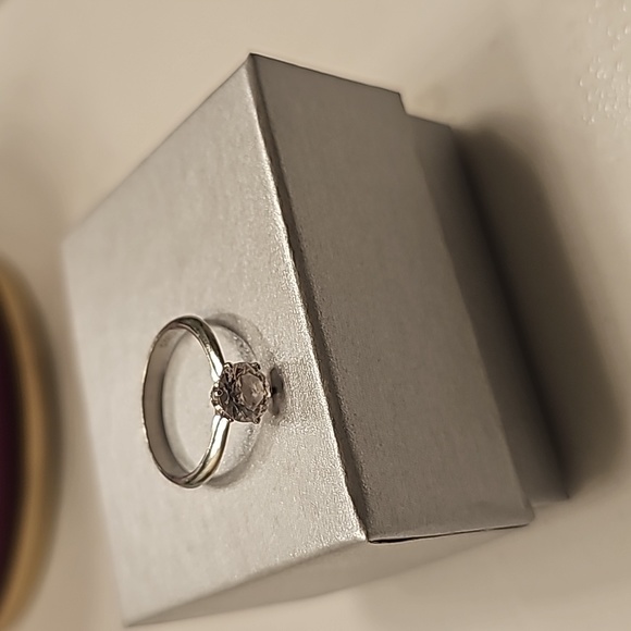 Sterling silver pretty ring - Picture 2 of 2